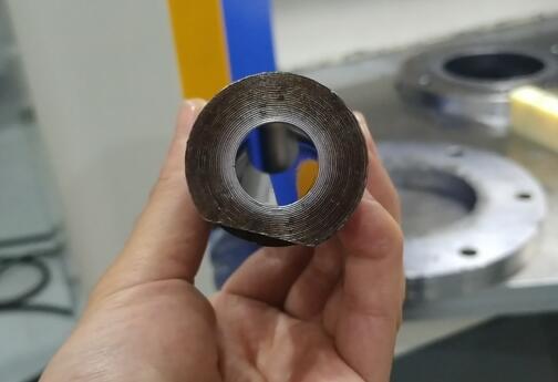 模具內孔用磨床磨過，對內孔拋光提升光潔度使用斯曼克磨粒流進行加工