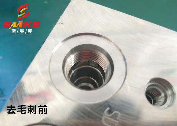 液壓閥塊內(nèi)部貫通孔去毛刺，這種<a href='http://www.zulin999.com' target='_blank'><u>流體拋光機</u></a>你一定沒見過！