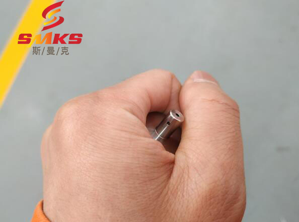 <a href='http://www.zulin999.com' target='_blank'><u>流體拋光機(jī)</u></a>在去除小孔相交處毛刺的應(yīng)用